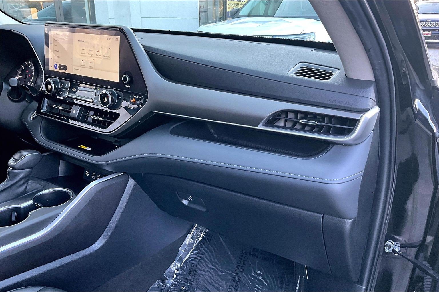 Used 2023 Toyota Highlander XLE AWD/4WD image 14