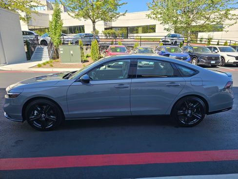 Used 2024 Honda Accord Sport image 4