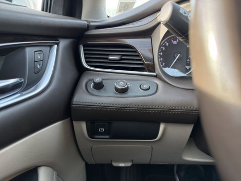 Used 2017 Buick LaCrosse Preferred image 24