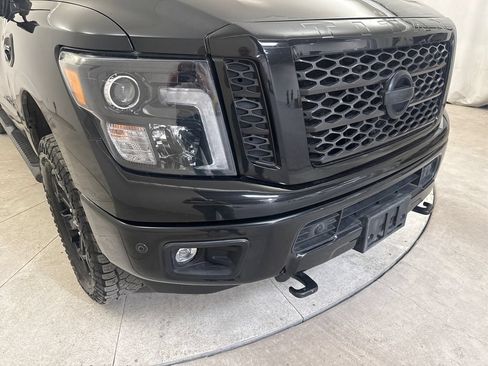 Used 2019 Nissan Titan SL w/ Midnight Edition AWD/4WD image 17