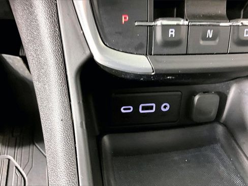 Used 2024 GMC Terrain SLE w/ Driver Convenience Package image 16