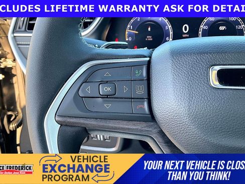 Used 2025 Jeep Grand Cherokee Limited AWD/4WD image 15