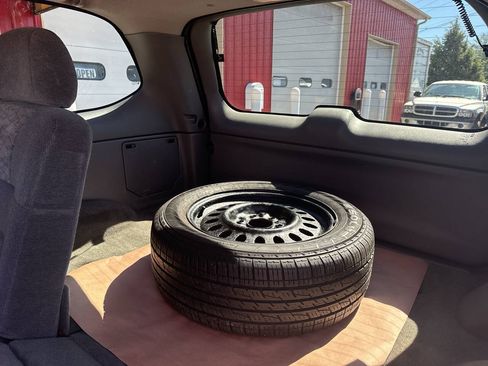 Used 2004 GMC Envoy 4WD image 10