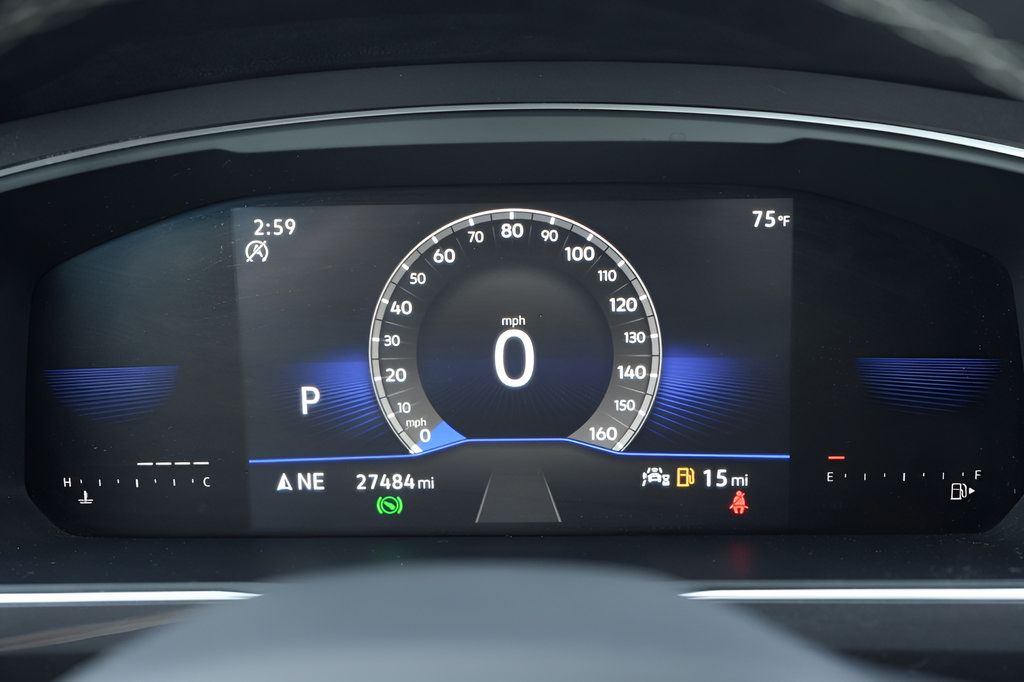 Used 2023 Volkswagen Tiguan SE w/ Panoramic Sunroof Package FWD image 29