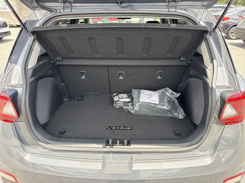 Used 2024 Hyundai Venue SEL FWD image 29