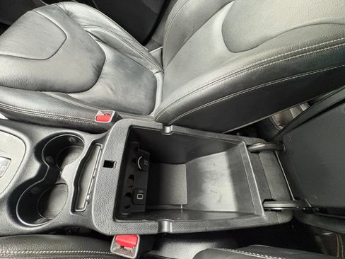 Used 2017 Jeep Cherokee Sport FWD image 41