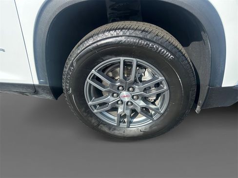 Used 2025 GMC Acadia Elevation image 16