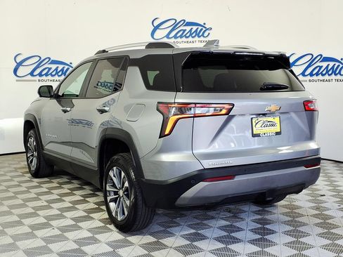 Used 2025 Chevrolet Equinox LT w/ Convenience Package II FWD image 2