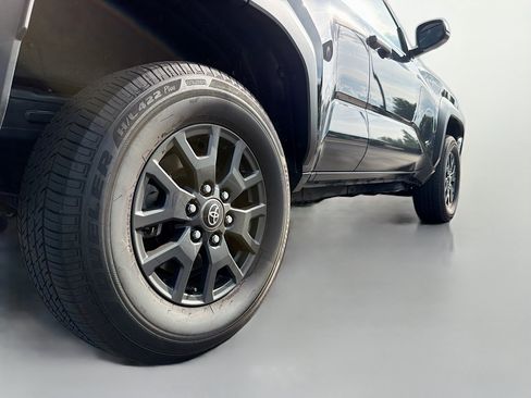 Certified 2025 Toyota 4Runner SR5 AWD/4WD image 16