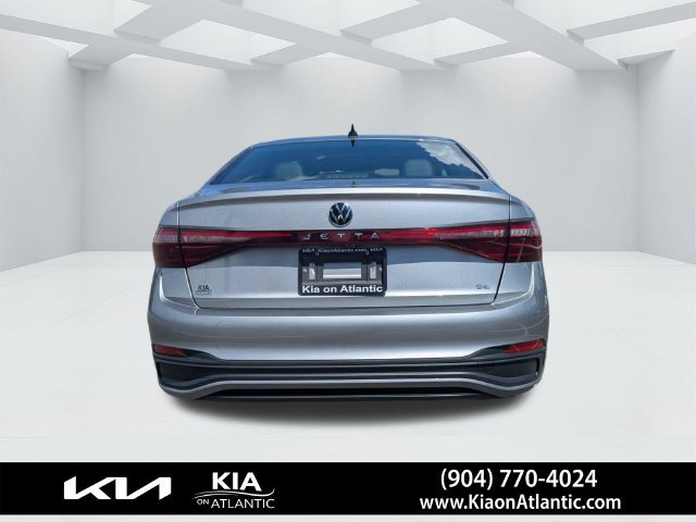 Used 2025 Volkswagen Jetta SE FWD image 4