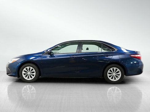 Used 2015 Toyota Camry LE FWD image 2