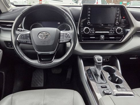 Used 2020 Toyota Highlander Limited image 21