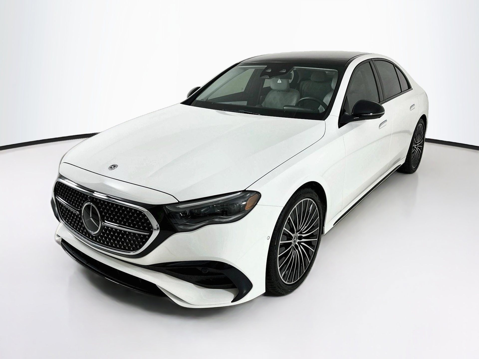 Used 2025 Mercedes-Benz E 450 4MATIC Sedan image 3