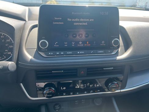 Used 2025 Nissan Rogue SV FWD image 17