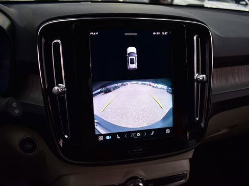 Used 2023 Volvo XC40 B5 Plus AWD/4WD image 41