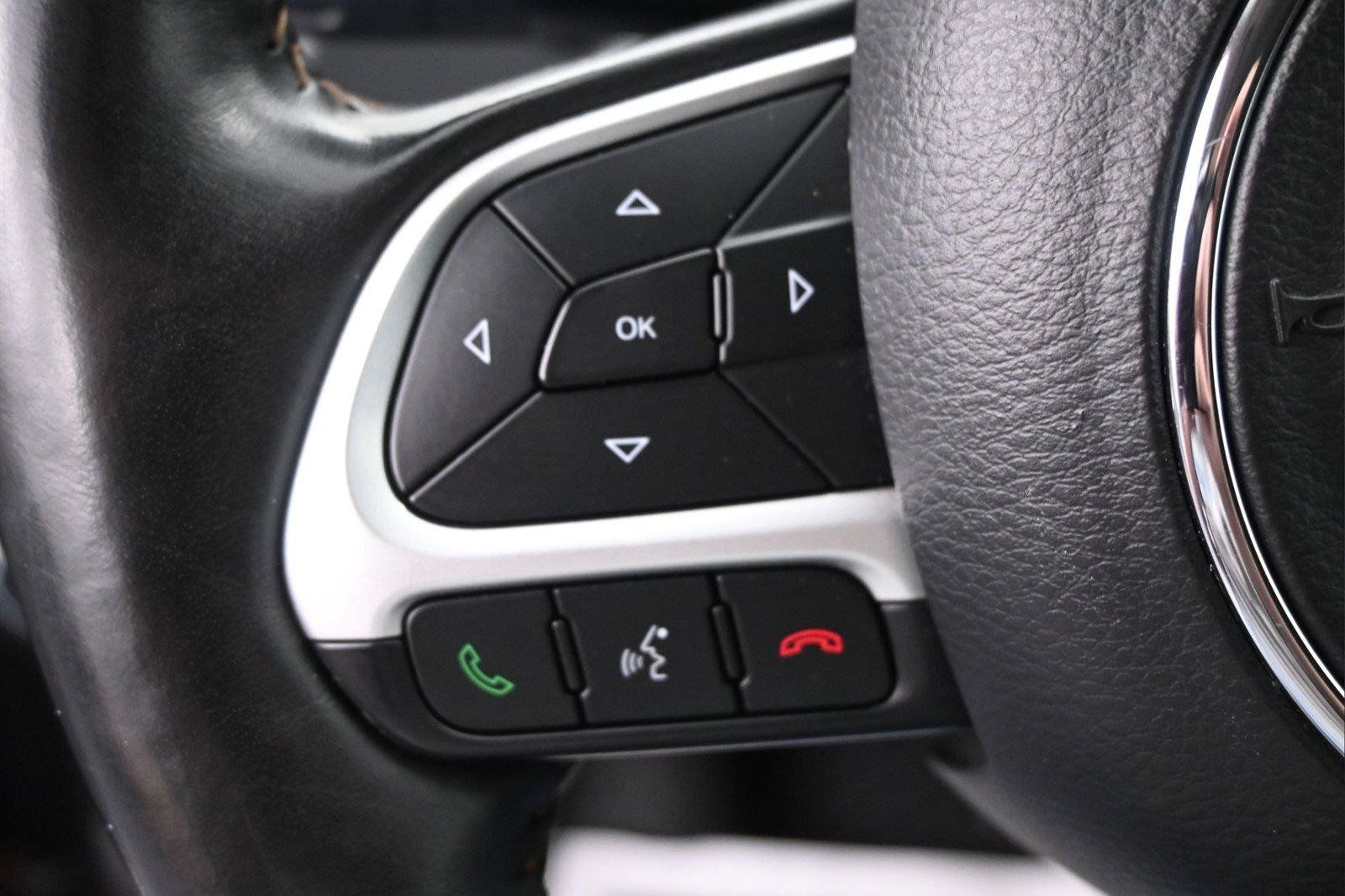 Used 2019 Jeep Compass Latitude w/ Cold Weather Group AWD/4WD image 8