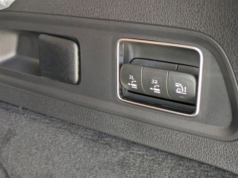 New 2026 Mercedes-Benz GLS 450 4MATIC image 14