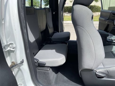 Used 2016 Toyota Tacoma SR w/ SR Convenience Package RWD image 14