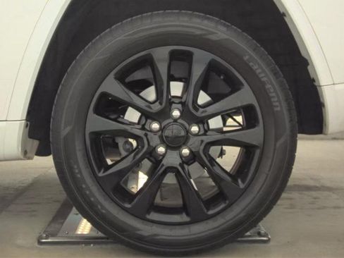 Used 2021 Jeep Grand Cherokee Laredo X AWD/4WD image 11