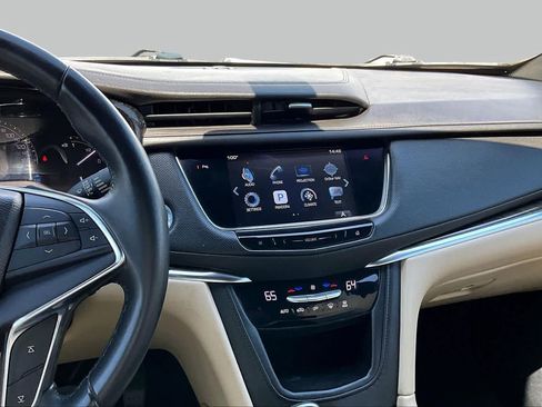 Used 2017 Cadillac XT5 FWD image 7