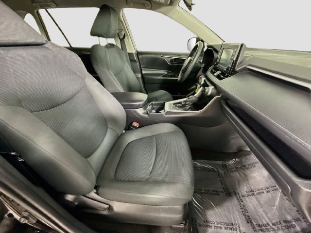 Used 2020 Toyota RAV4 LE FWD image 25