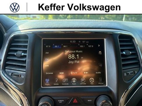 Used 2017 Jeep Grand Cherokee Overland w/ Jeep Active Safety Group AWD/4WD image 24