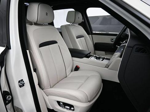 Certified 2022 Rolls-Royce Cullinan w/ Dark Exterior Package AWD/4WD image 32