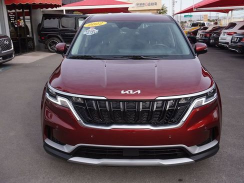 Used 2022 Kia Carnival EX image 13