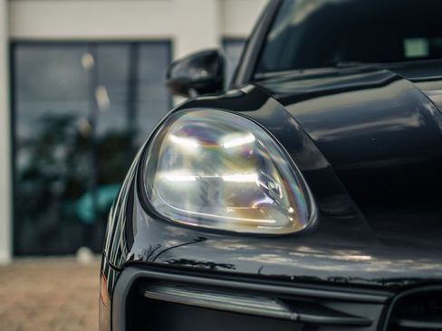 Used 2022 Porsche Macan AWD/4WD image 9