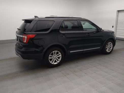 Used 2016 Ford Explorer XLT w/ Equipment Group 201A FWD image 10