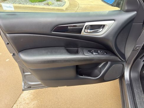 Used 2020 Nissan Pathfinder S AWD/4WD image 11