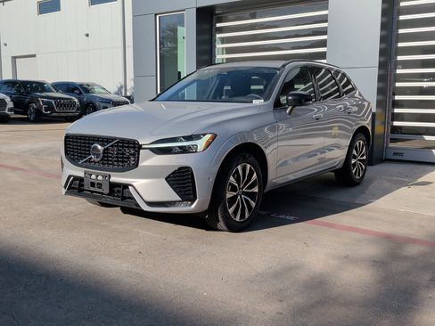 Used 2025 Volvo XC60 B5 Plus w/ Climate Package image 5