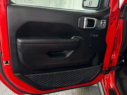 Used 2024 Jeep Wrangler Unlimited AWD/4WD image 8