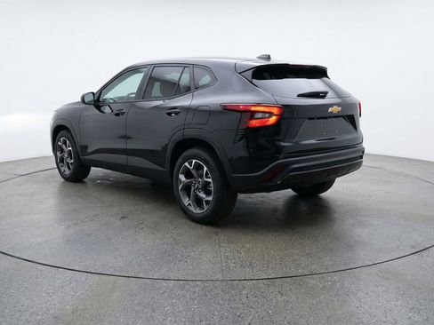 Used 2025 Chevrolet Trax LT FWD image 6