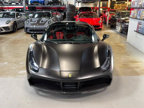 Used 2017 Ferrari 488 GTB RWD image 3