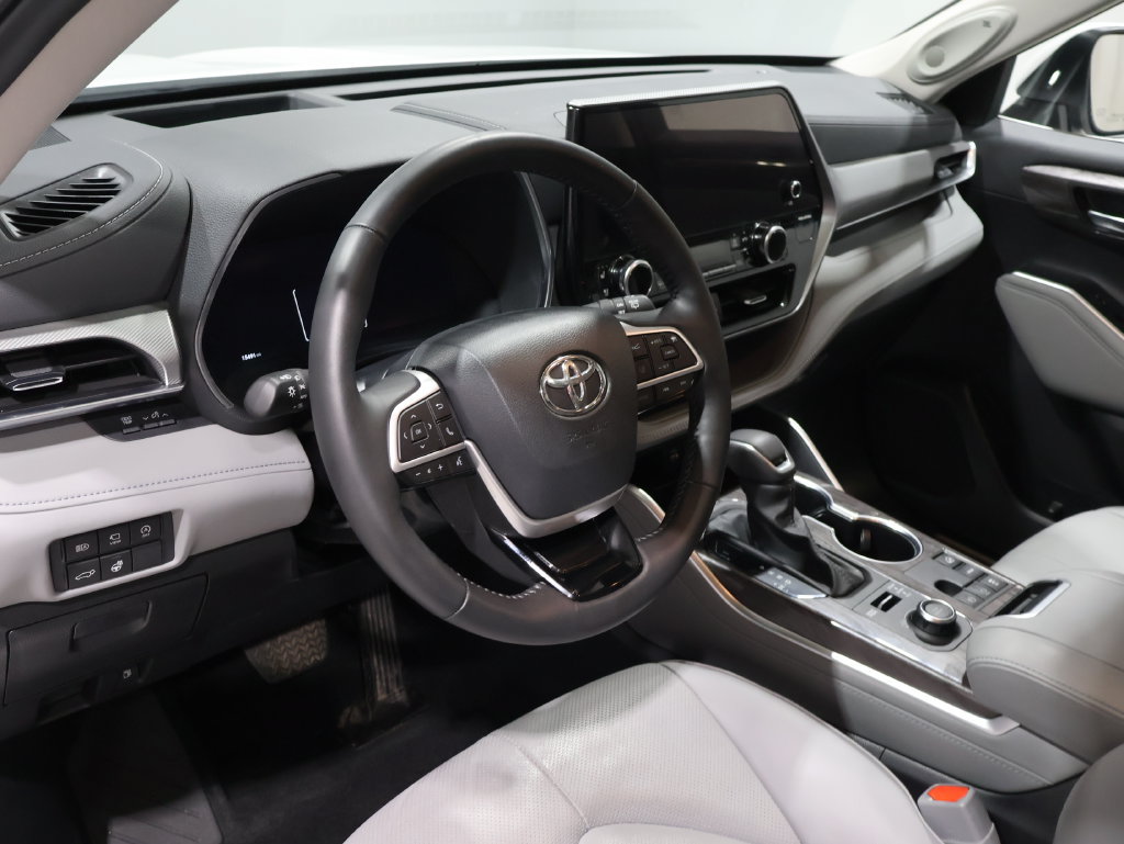 Used 2024 Toyota Highlander Platinum AWD/4WD image 15