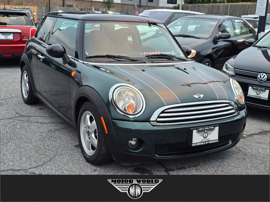 Used 2010 MINI Cooper Hardtop FWD image 1