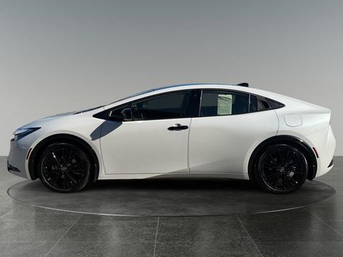 Used 2026 Toyota Prius Plug-In Hybrid FWD image 5