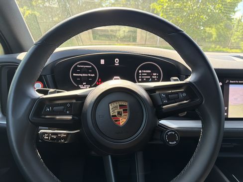 Used 2024 Porsche Cayenne AWD/4WD image 12