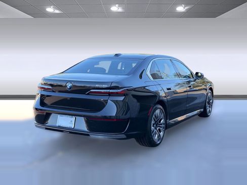Certified 2024 BMW i7 xDrive60 image 9