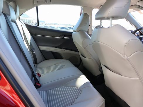 Used 2024 Toyota Camry SE image 12