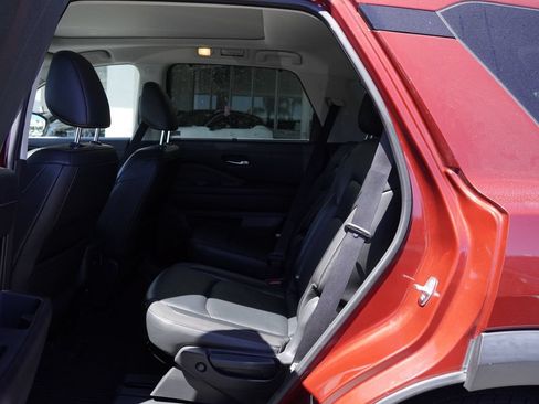 Used 2022 Nissan Pathfinder SL w/ SL Premium Package FWD image 23