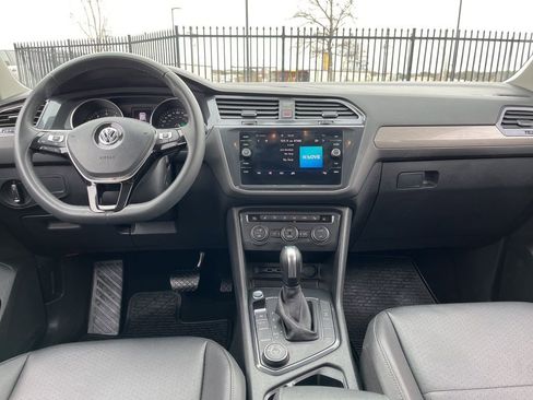 Used 2020 Volkswagen Tiguan SE image 16
