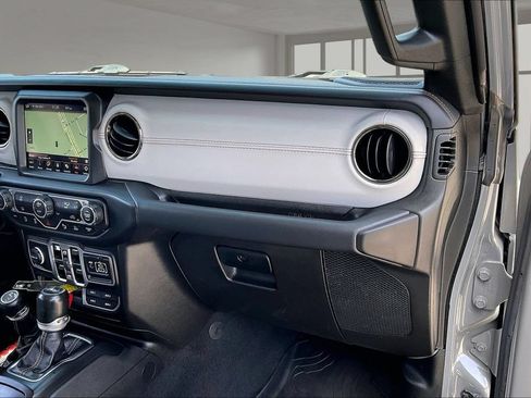 Used 2022 Jeep Wrangler Unlimited Sahara AWD/4WD image 24