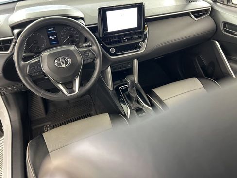 Used 2024 Toyota Corolla Cross SE image 11