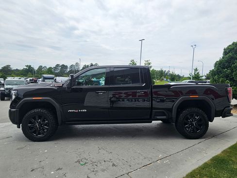 Used 2024 GMC Sierra 2500 AT4 w/ AT4 Premium Plus Package AWD/4WD image 4