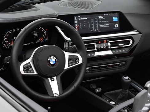Used 2026 BMW Z4 M40i w/ Premium Package image 30