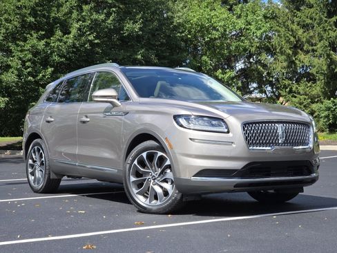 Used 2021 Lincoln Nautilus Reserve AWD/4WD image 2