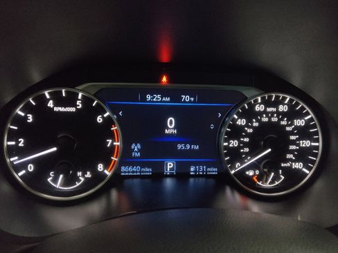 Used 2024 Nissan Altima 2.5 SV FWD image 23