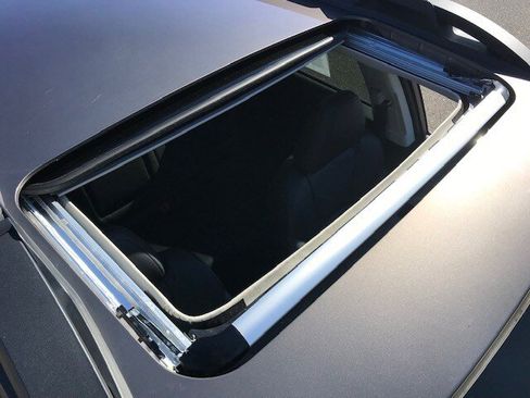 Used 2023 Subaru Outback Limited image 9